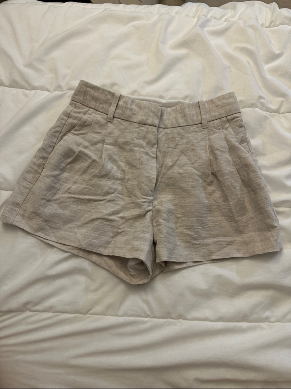 Aritzia High-Waist Pleated Linen-Blend Shorts in Light Taupe